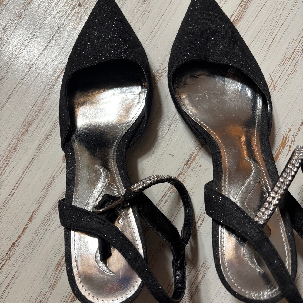 Nina size 7 1/2M black rhinestone strap sparkly low heel shoes.